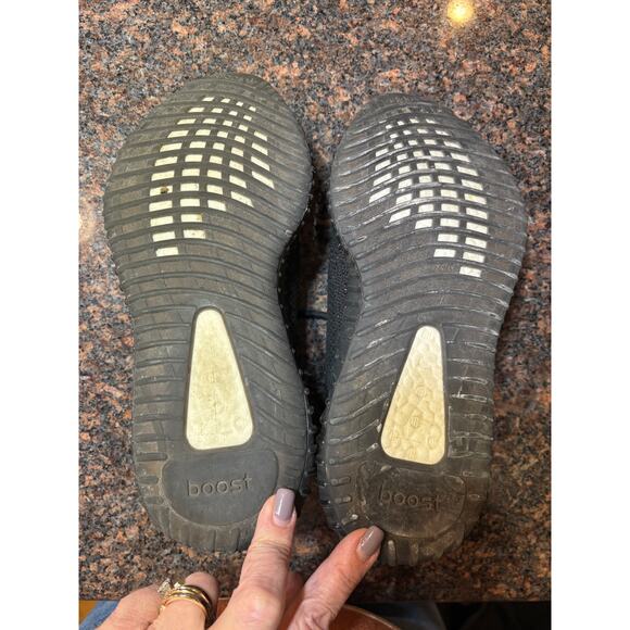 adidas Yeezy Boost 350 V2 Low Red Stripe (Very Clean!!!) Size 8 - Picture 8 of 16